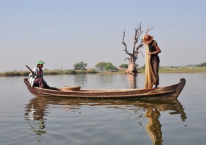 Taungthaman Lake